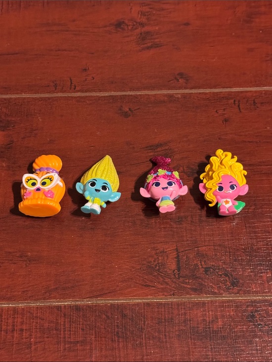 Other - Trolls Mini 1 Inch Figures, Set of 4 - Yellow & Pink Hair Pocket Toys